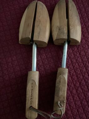 G.H. Bass & Co. Cedar Shoe Trees - Natural Wood, Silver Metal